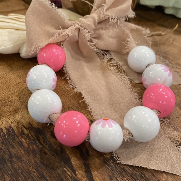 Pink & White Daisy Ribbon Bracelet - Picture 3 of 4